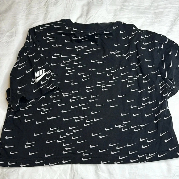 Cropped Nike T - Picture 4 of 4